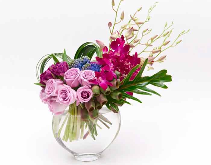 Sofisticadas Rosas con Orquídeas