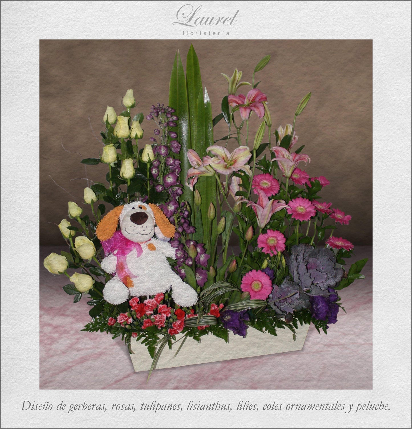 Delicado Arreglo floral de Rosas, Gerberas y Lilies | FIESTA - Envío de Arreglos florales Laurel Floristería