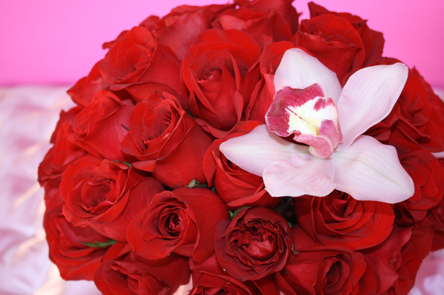 arreglo floral de rosas hermosas