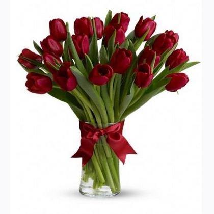 Delicado arreglo floral de  TulipanesI ALESSIA - Envío de Arreglos florales Laurel Floristería