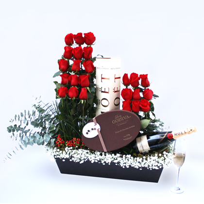 FRANCES | Rosas, Champagne y Chocolates - Envío de Arreglos florales Laurel Floristería