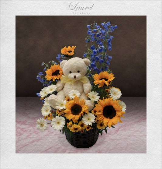 Exquisito arreglo floral con Girasoles y Oso de peluche | GENIAL - Envío de Arreglos florales Laurel Floristería