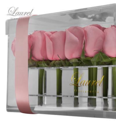 36 Rosas en caja de acrílico I FRIDA - Envío de Arreglos florales Laurel Floristería