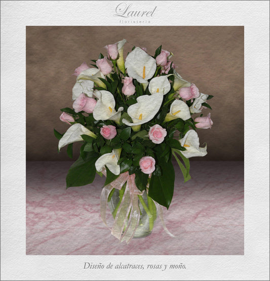 Arreglo floral de Diseñador en Alcatraces y rosas frescas | RIVERA - Envío de Arreglos florales Laurel Floristería